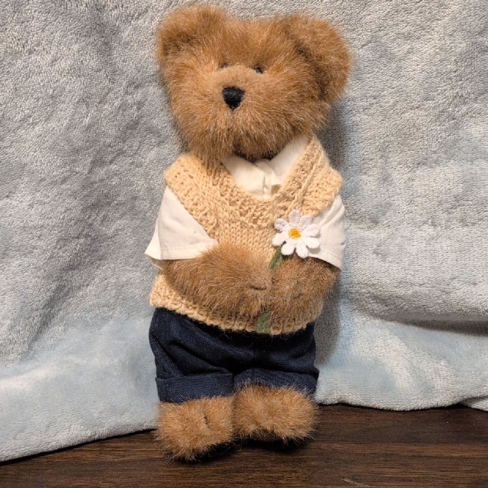 Charming Edmund T. Boyds Bear Collection Tan Teddy Bear with Flower